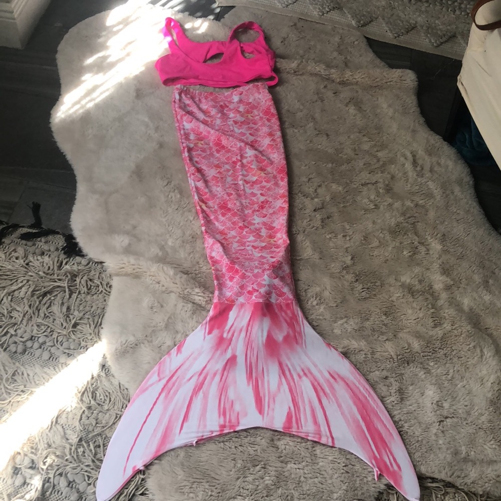 Fully functional mermaid tail for swimming in the pool! With removable fin